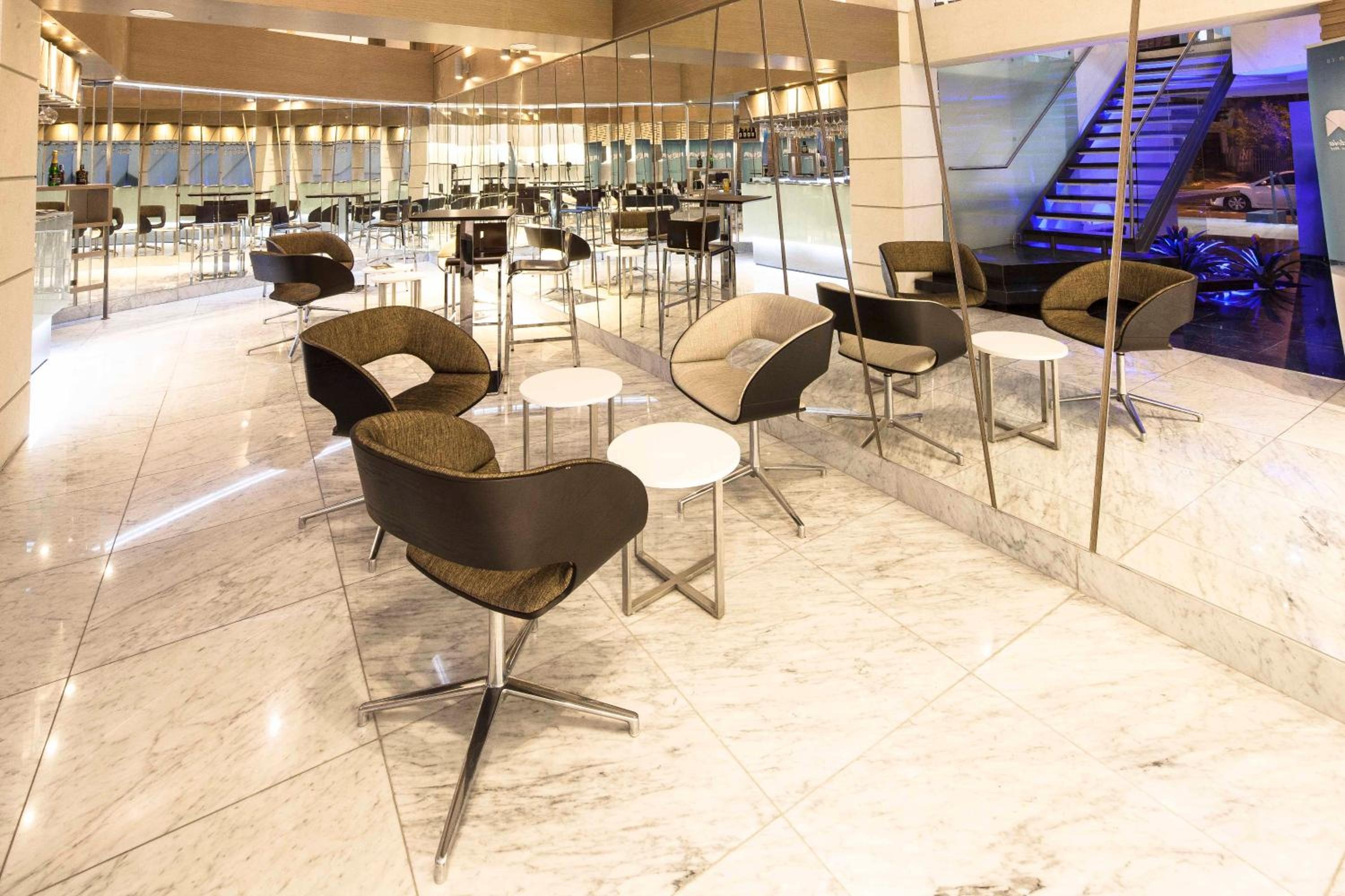 Inntu Hotel, Laureles