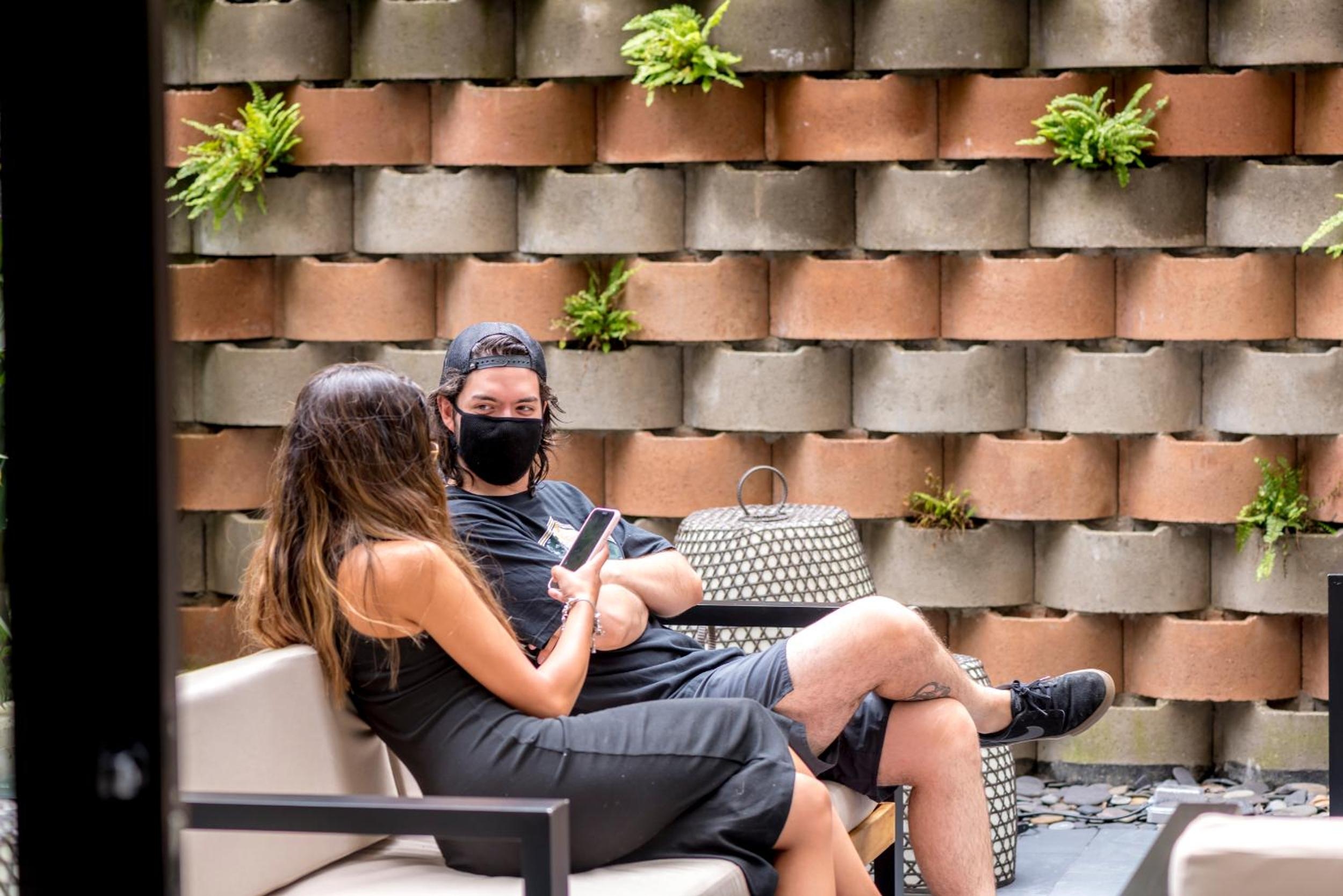 Lettera Hotel, Poblado