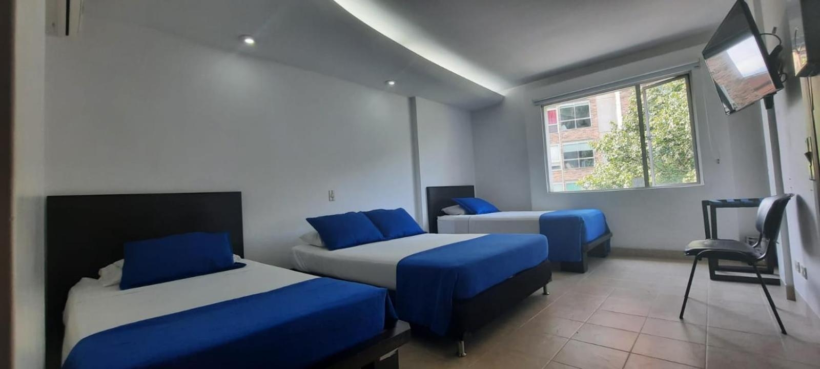 Hotel Mediterraneo, Laureles