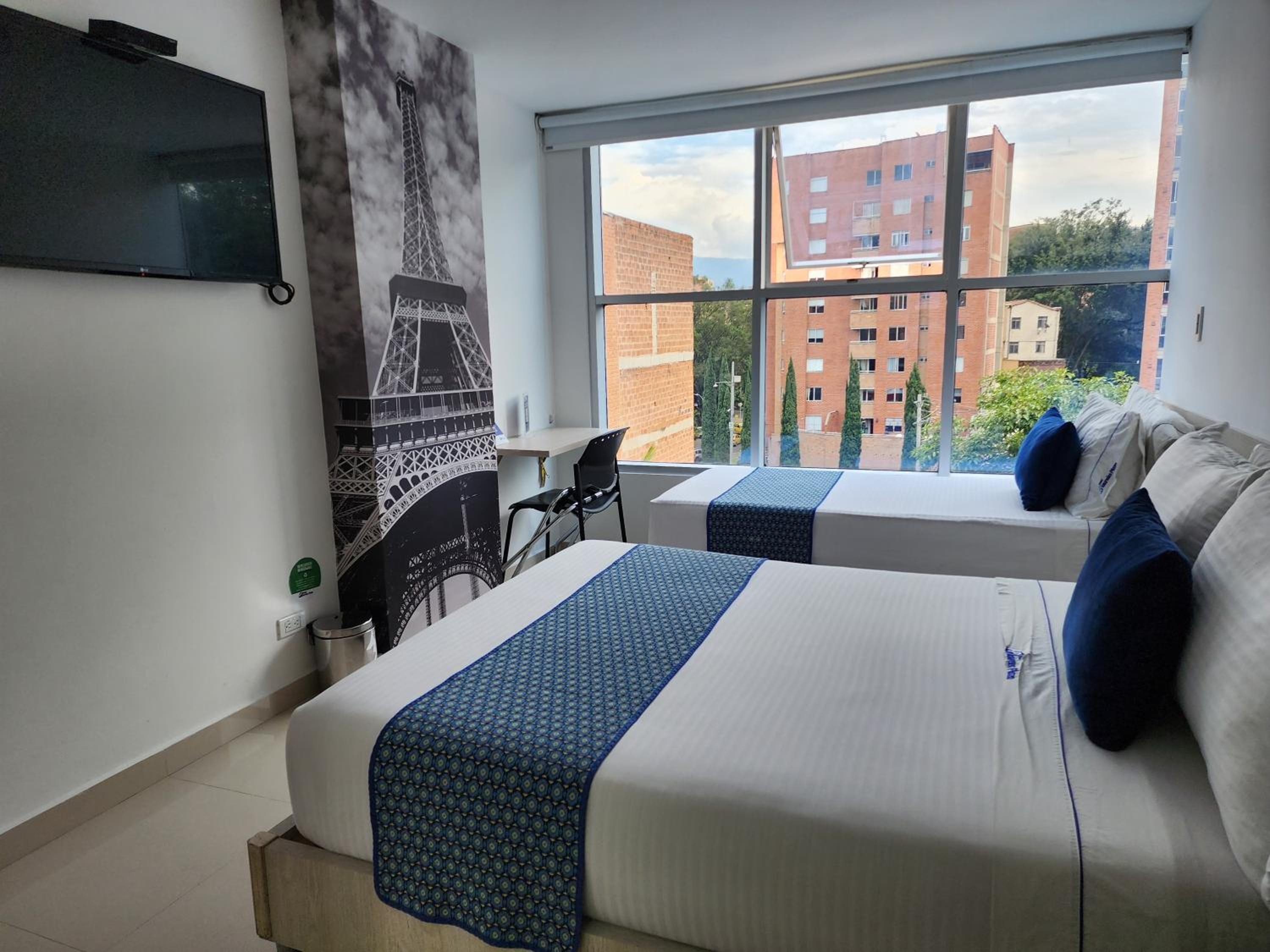Hotel Laureles Plaza, Laureles