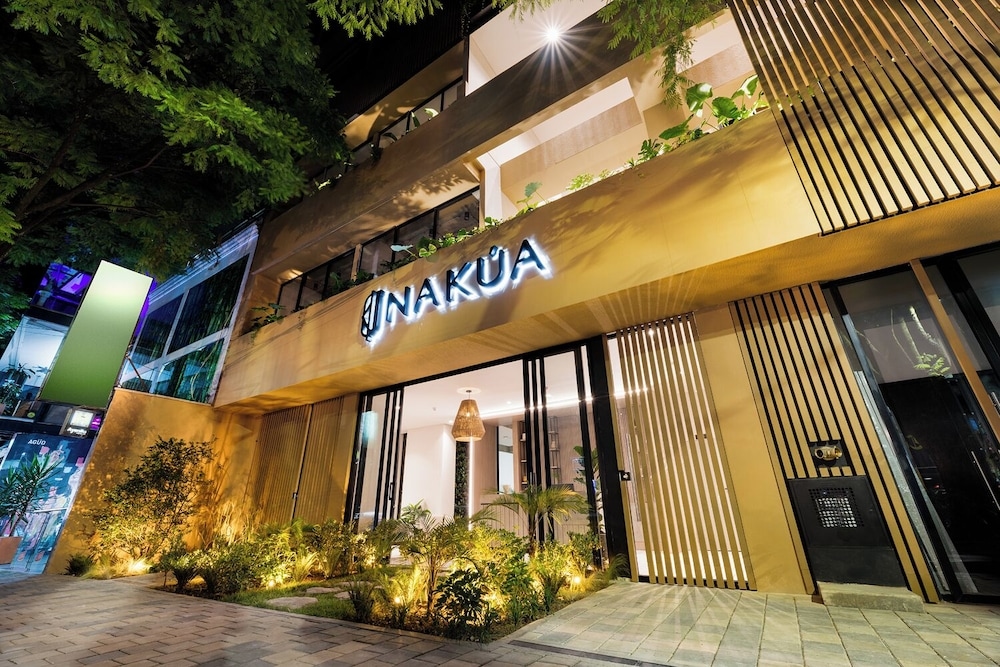 Nakúa Stay + Work