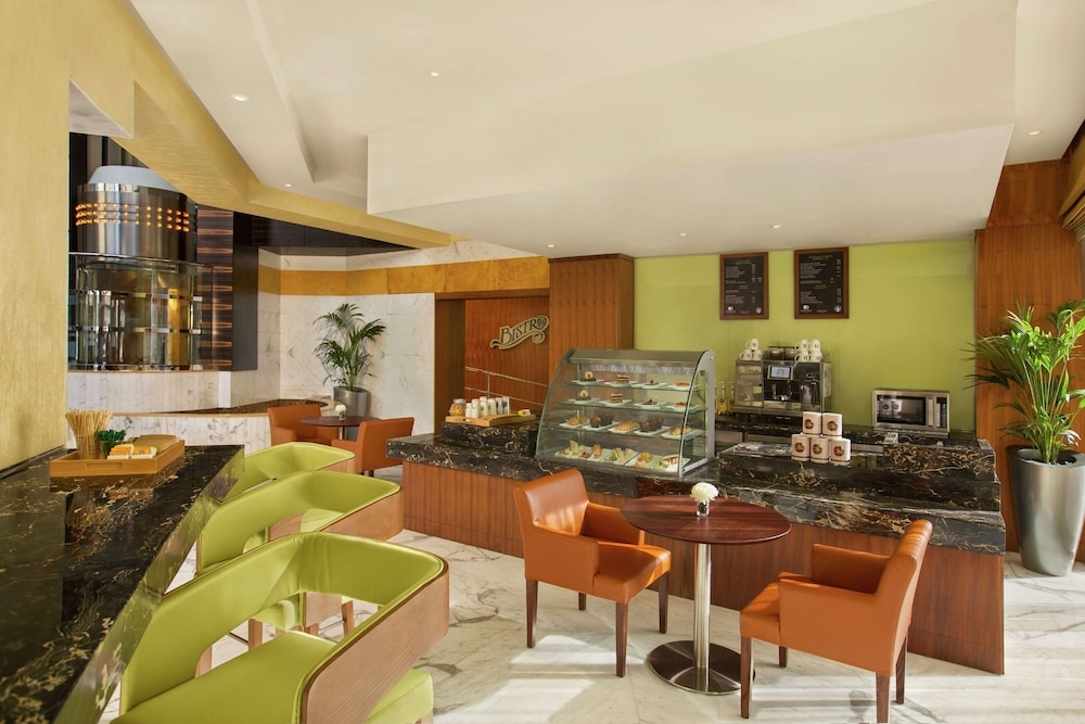 Foto de DoubleTree by Hilton Hotel & Residences Dubai Al Barsha