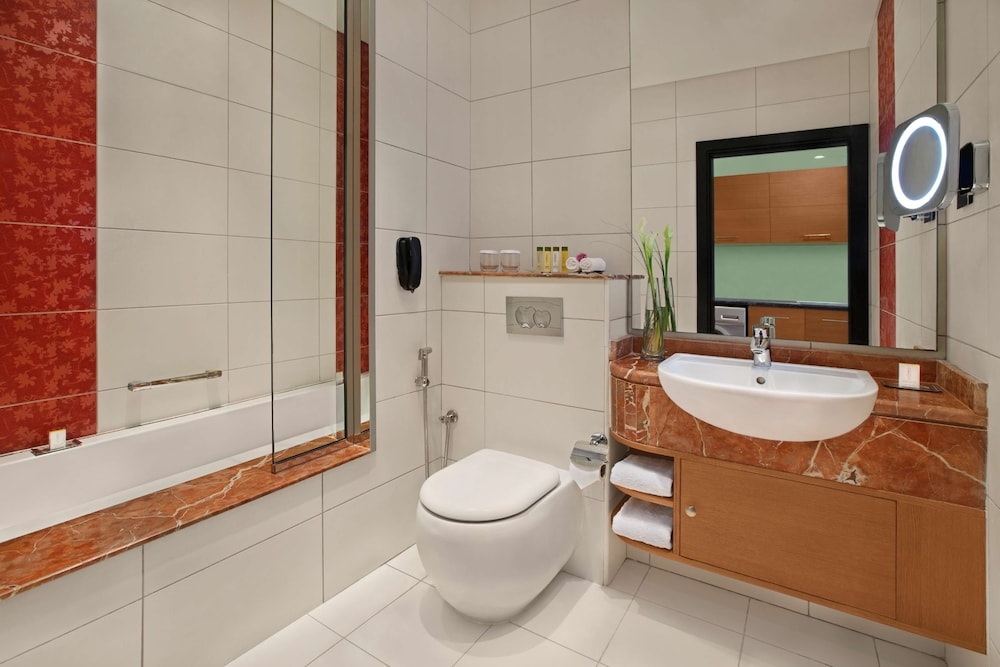 Foto de DoubleTree by Hilton Hotel & Residences Dubai Al Barsha