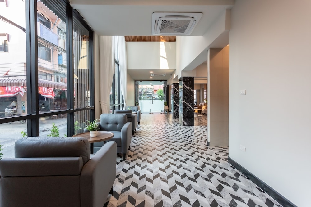 S7VEN RATCHADA HOTEL, Bangkok