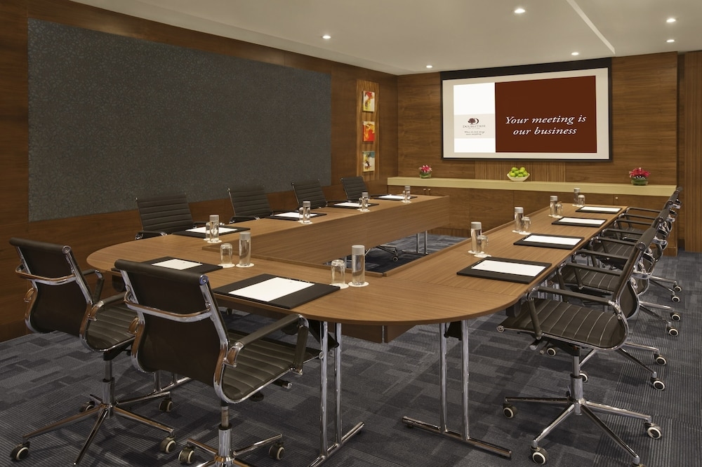 Foto de DoubleTree by Hilton Hotel & Residences Dubai Al Barsha