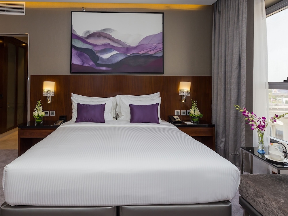 Flora Al Barsha Hotel at the Mall, Dubái