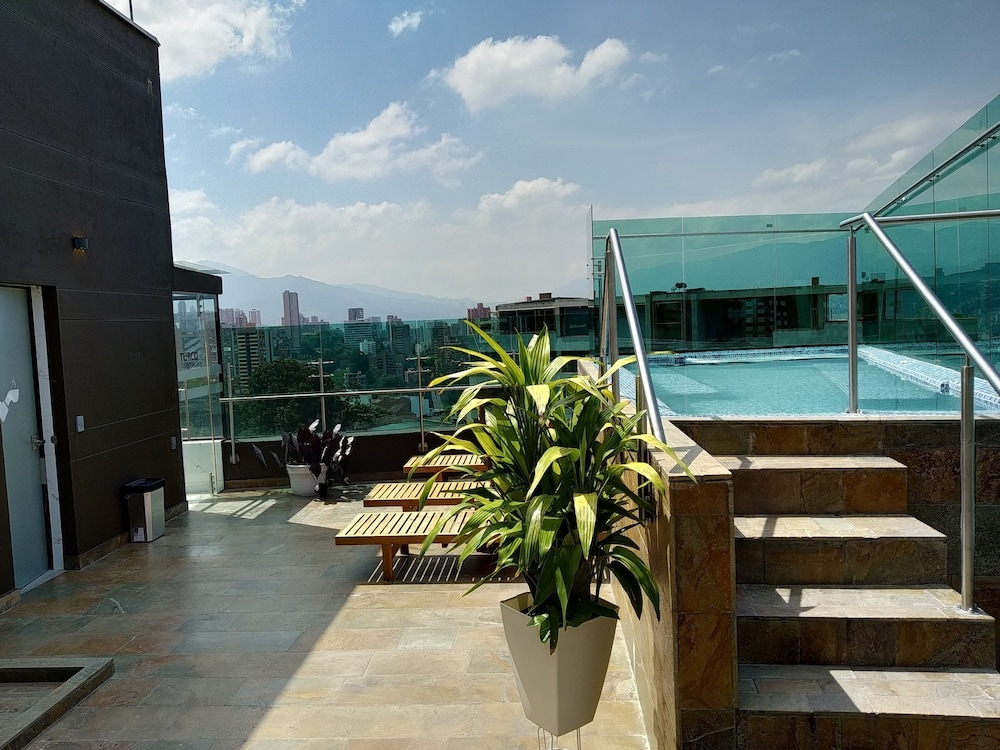 Café Hotel Medellín, Poblado