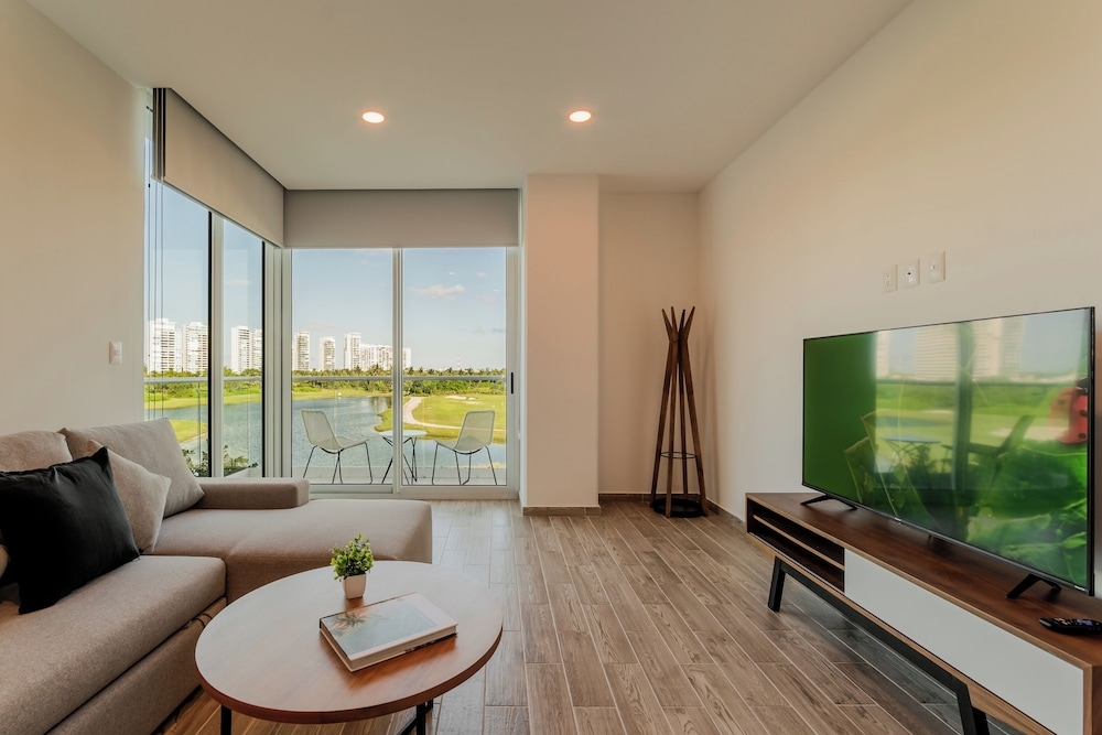 EHDEN Vacation Suites Puerto Cancún, Cancún