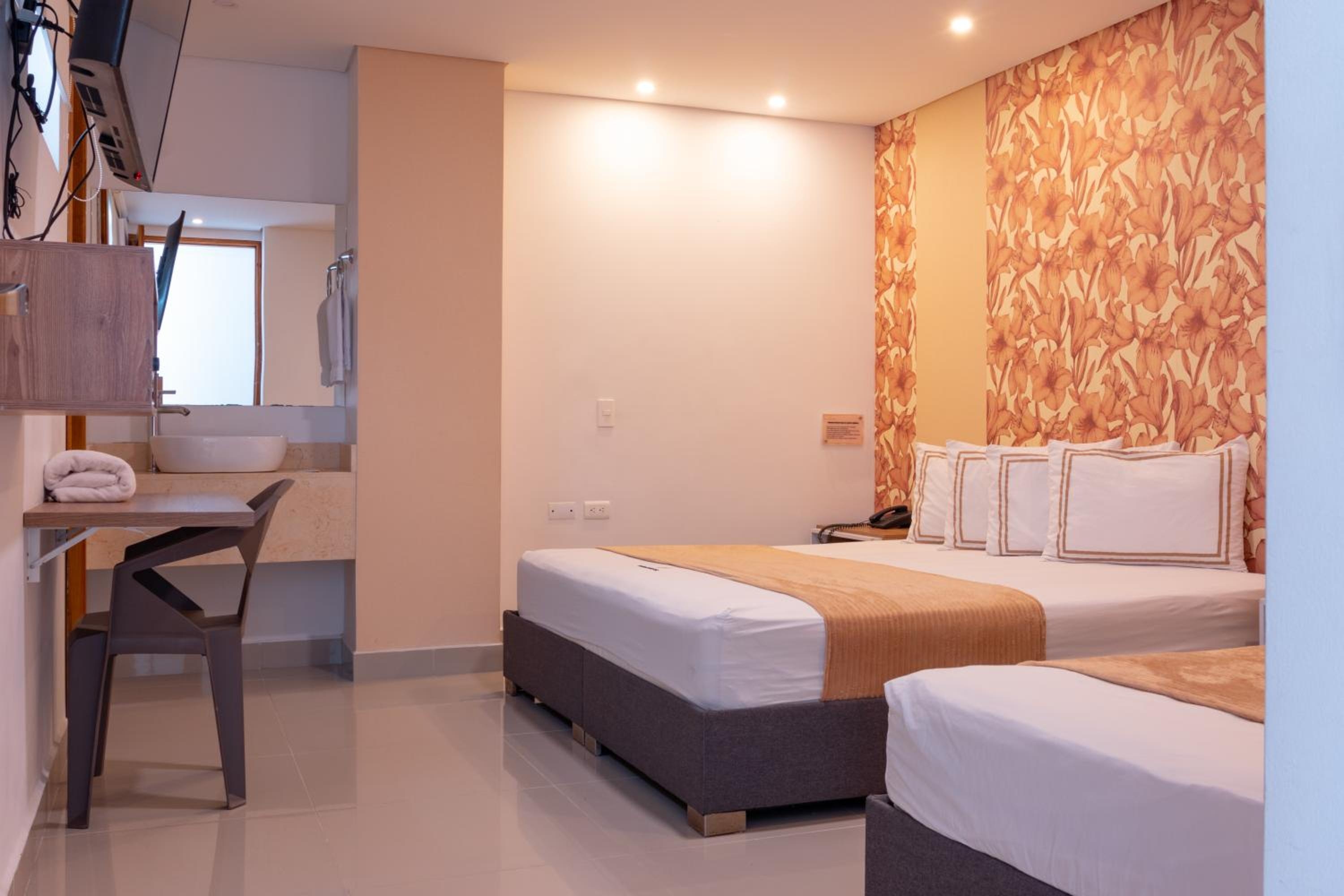 Infinity Hotel, Laureles