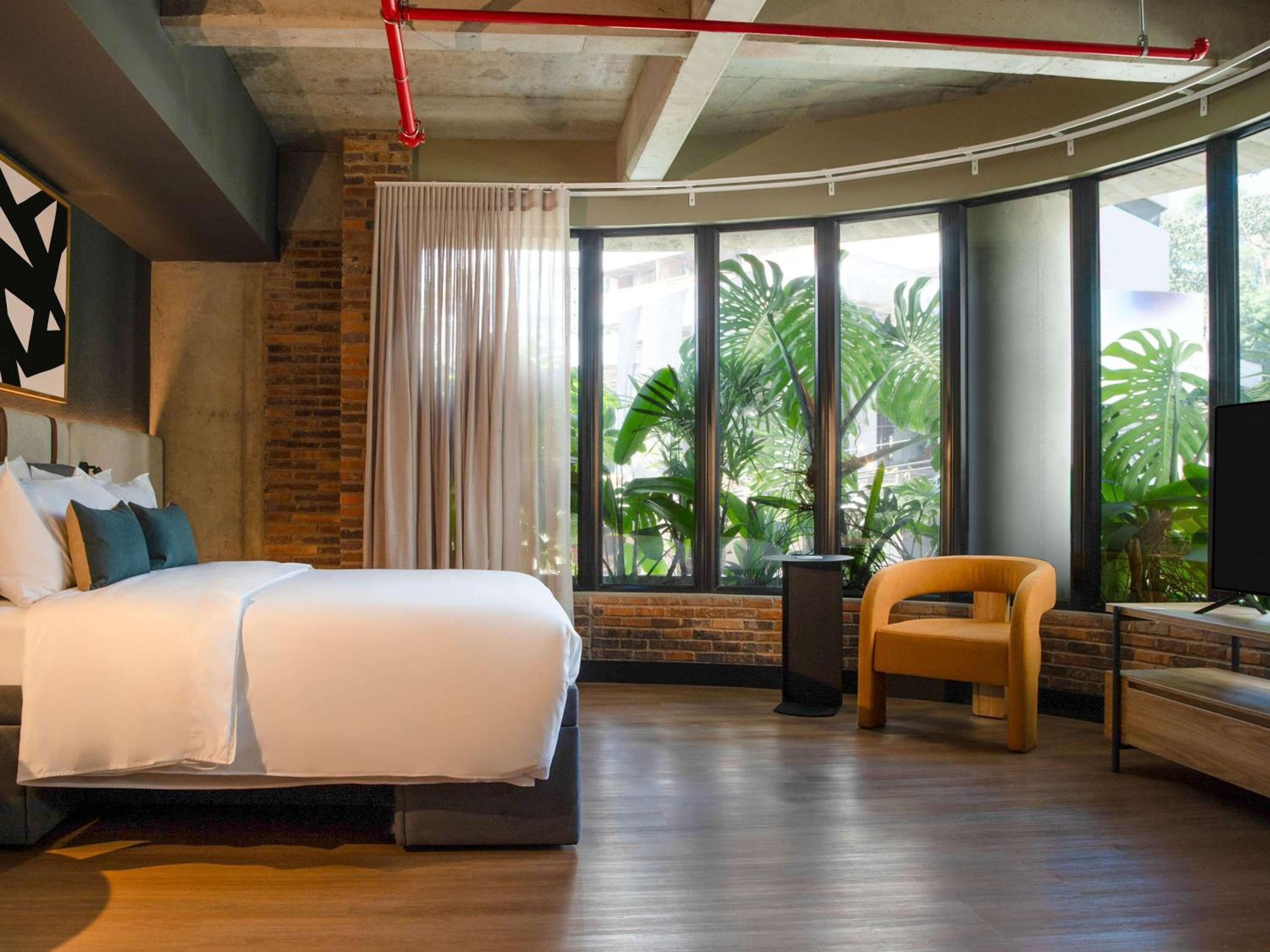 Tribe Medellín, Poblado