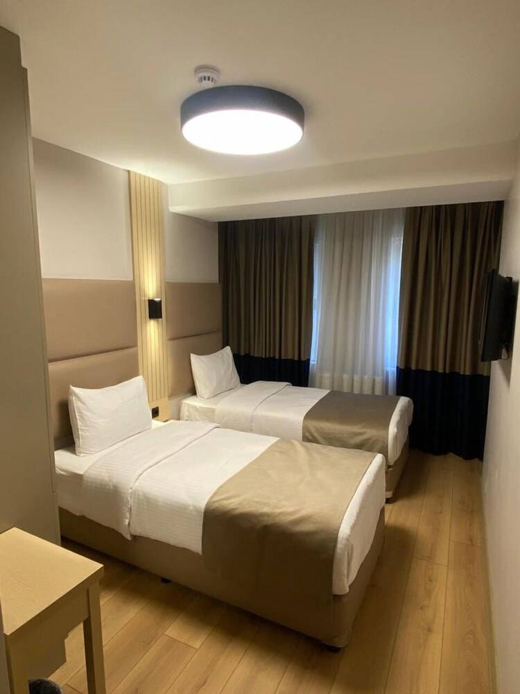 OTEL YENİ KAPI, Estambul