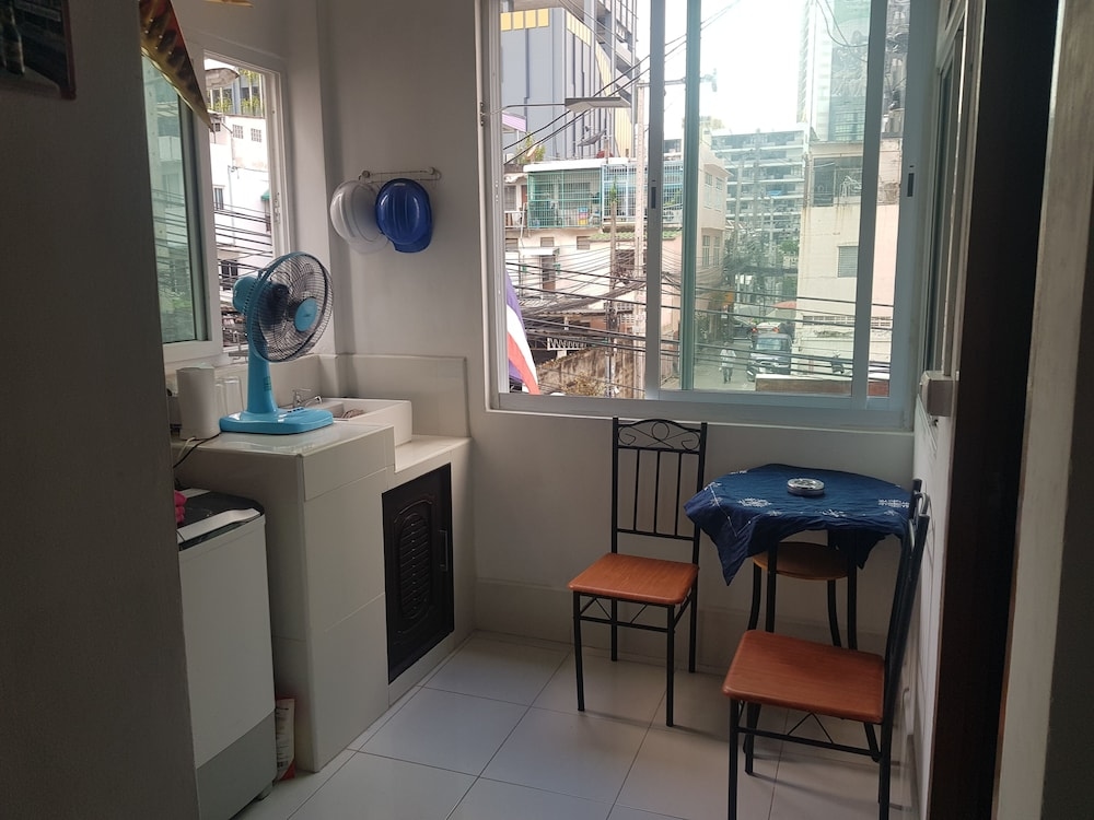 Sam's Place, Bangkok